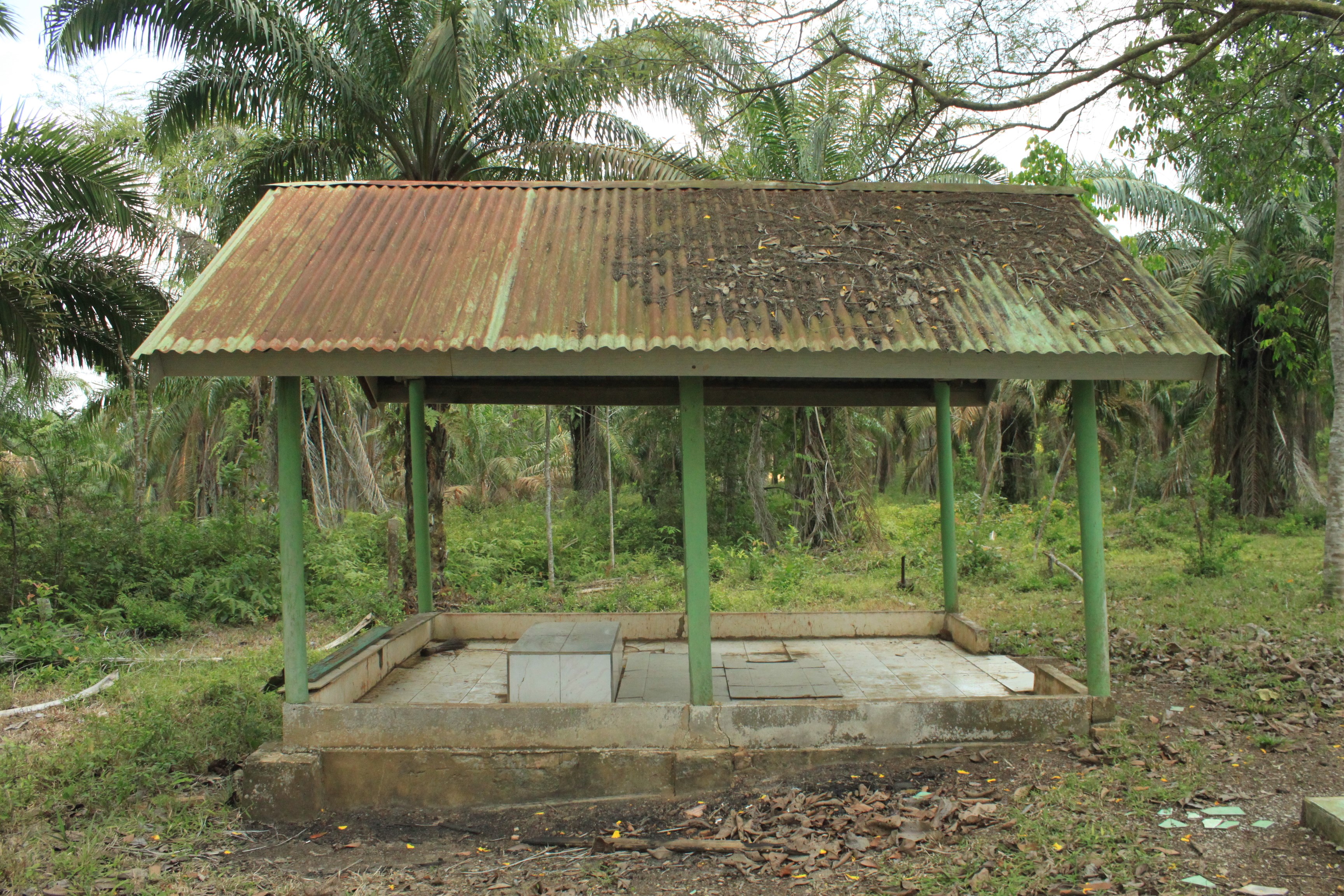 https://pantaugambut-dev.catalyze.id//storage/medias/78/Tempat_ditemukannya_Prasasti_Talang_Tuwo,_saat_ini_sudah_dibangun_pondok_beratap_seng.jpg