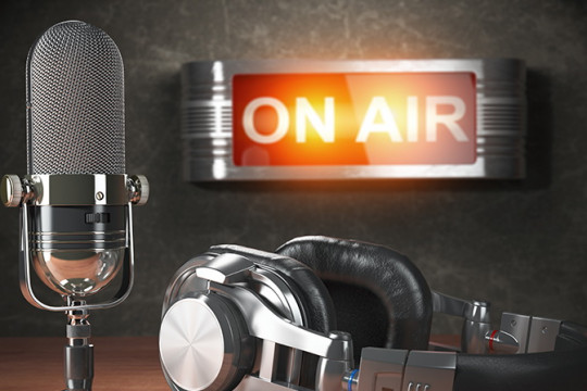 Clorinda Wibowo dan Khalisah Khalid dalam obrolan KBR